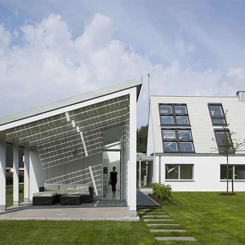 LichtAktiv Haus house and covered patio